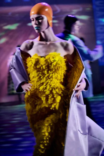 Look 28